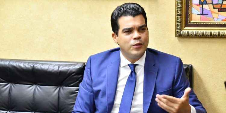 Wellington Arnaud afirma 79 por ciento de territorio nacional carece de alcantarillado
