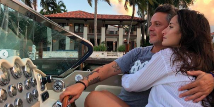 Alejandro Sanz anda «loco de amor» por una cubana, su «persona favorita»