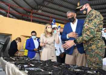 Interior y Policía presenta las primeras armas de fuego recuperadas en piloto de Cristo Rey