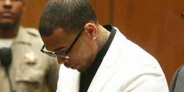 Otra vez Chris Brown es acusado de agredir a una mujer