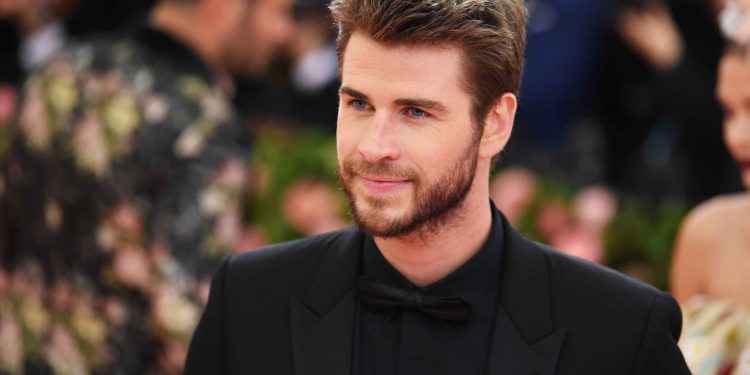 Liam Hemsworth mostró por primera vez a su nueva pareja