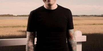 Ed Sheeran deja de comer alitas de pollo y beber vino o cerveza y pierde casi 50 libras