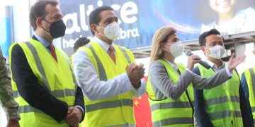 Siguen llegando más dosis de vacunas desde China; RD se acerca a 6.5 millones de dosis aplicadas