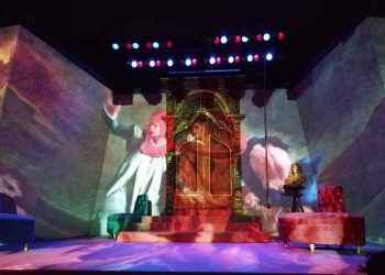 A puerta cerrada: Teatro universal de la esperanza