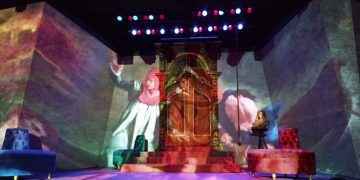 A puerta cerrada: Teatro universal de la esperanza