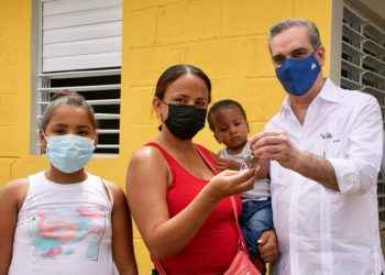 Presidente Abinader anuncia obras para el desarrollo de la comunidad de Sabana Iglesia
