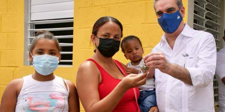 Presidente Abinader anuncia obras para el desarrollo de la comunidad de Sabana Iglesia