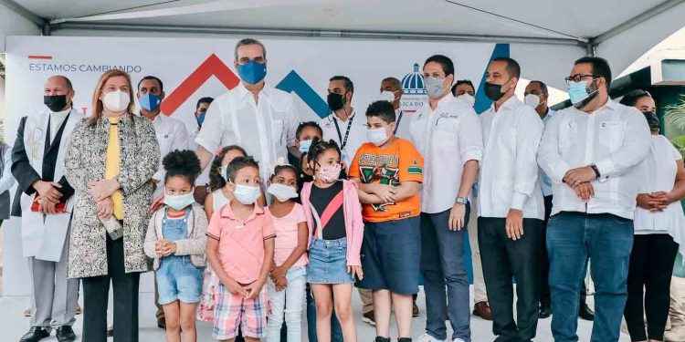 Presidente Abinader y director del INVI continúan implementando el plan dominicana se reconstruye en Constanza