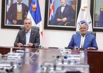 Presidente Abinader y ministro de Educación aprueban plan para  nuevo año escolar presencial