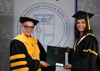 PUCMM realiza su centésima cuarta ceremonia de graduación
