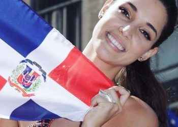 Amelia Vega, exMiss Universo, llora y lamenta no haberle dado las gracias en vida a Johnny Ventura