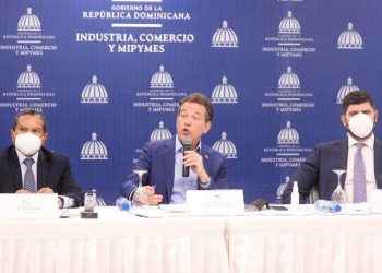 Ministro Bisonó anuncia la instalación de 13 nuevas empresas de zonas francas