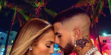 Jennifer Lopez y Rauw Alejandro calientan el invierno con su single “Cambia el paso”