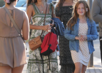 Las románticas vacaciones de Ella Emhoff y Sam Hine en Saint Tropez, el paseo de Hailey Bieber en Beverly Hills: celebrities en un click