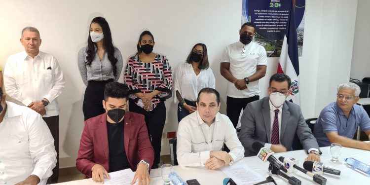 Clúster de Bares y Discotecas de Santiago anuncia reapertura de negocios