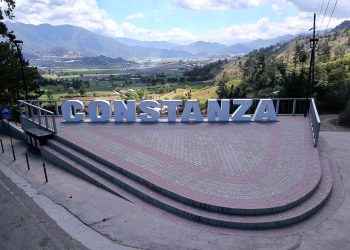 En Constanza, presidente Abinader realiza encuentro con juntas de vecinos, ordena obras solicitadas