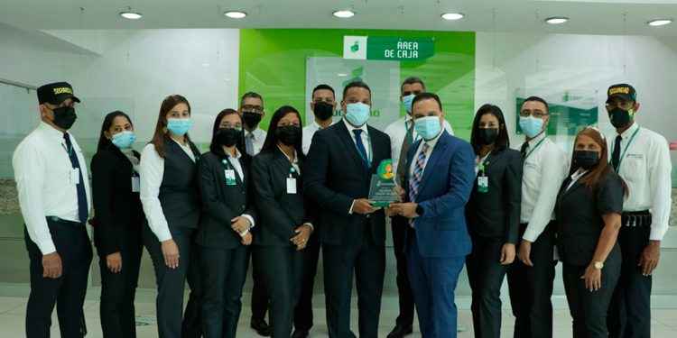 Coopsano reconoce sucursales por excelente desempeño en feria simultánea