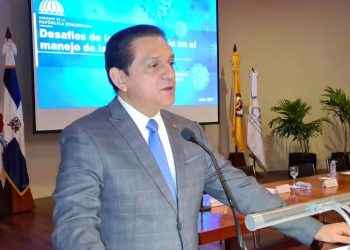 Ministro Daniel Rivera insiste en la vacunación para evitar muertes y propagación del covid