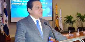 Ministro Daniel Rivera insiste en la vacunación para evitar muertes y propagación del covid