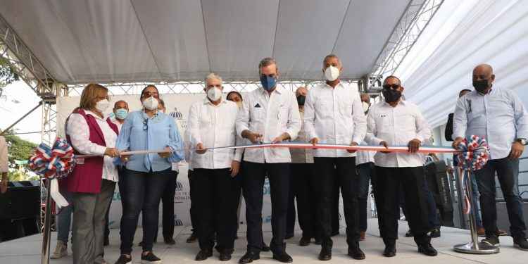 Presidente Abinader entrega obras ejecutadas por Edenorte en La Canela