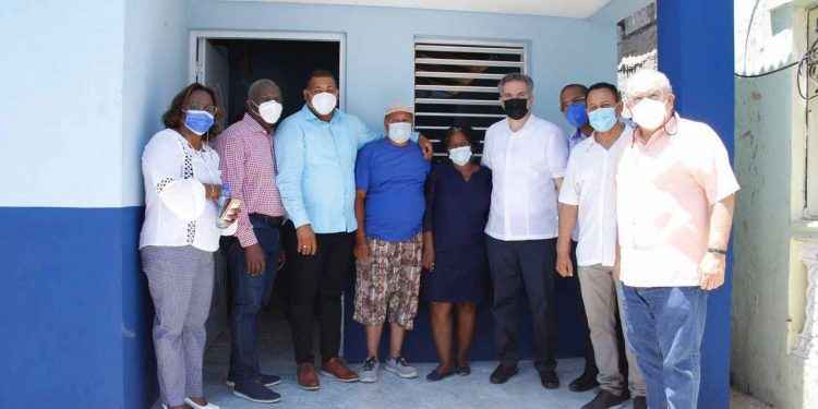 El Gobierno entrega otras diez viviendas a familias pobres de San Pedro de Macorís