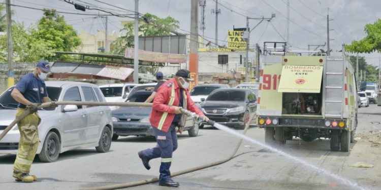 Gobierno y alcaldía recogen 7 mil toneladas de desechos en calles y avenidas de SDE en solo tres días