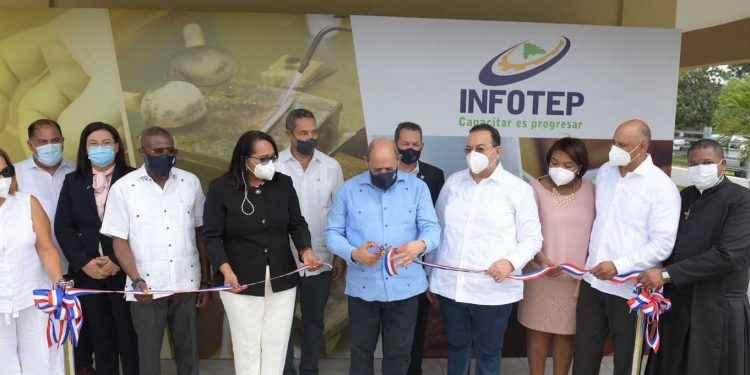 INFOTEP impulsa desarrollo de los artesanos de El Valle, Hato Mayor con inauguración Escuela del Ámbar