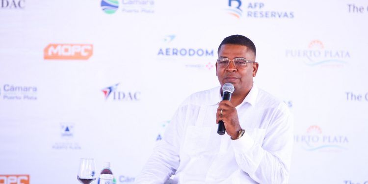 Leonardo Medrano propone creación comisiones participar ferias turísticas