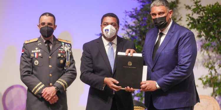 Gobierno y municipalidad acuerdan extender a nivel nacional plan Mi País Seguro