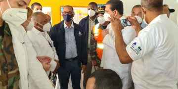 Ministro de Obras Públicas y la Vicepresidenta de la República supervisan centros de vacunación en Santiago