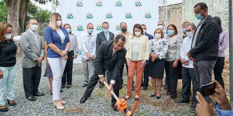 Primer Picazo Edificio 70 Aniversario de Cooperativa La Altagracia