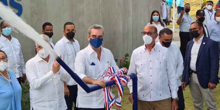 Presidente pone en funcionamiento Acueducto Cienfuegos