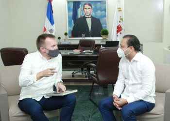 Alcalde Abel Martínez recibe visita de Robert Thomas encargado de Negocios de la   Embajada de EEUU en RD