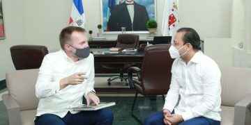 Alcalde Abel Martínez recibe visita de Robert Thomas encargado de Negocios de la   Embajada de EEUU en RD