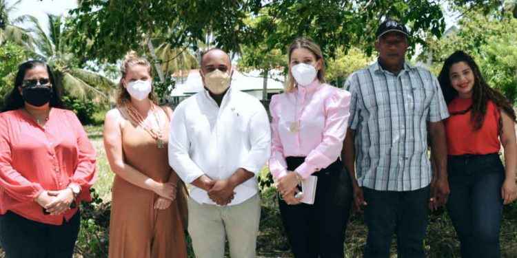 Oficina Sectorial de la Mujer y Alcaldía de Cabarete acuerdan plan de huertos comunitario