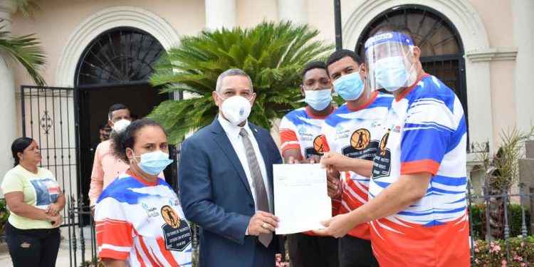 Senador Franklin Romero sigue respaldando incondicionalmente juventud provincia Duarte