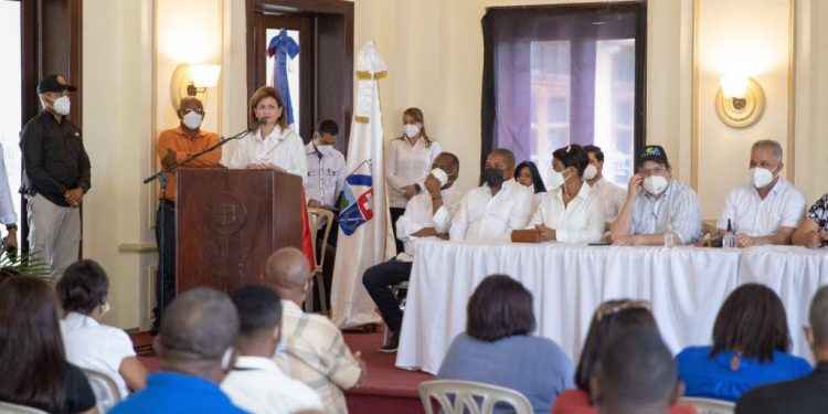 Vicepresidenta realiza encuentro con sectores políticos y sociales de San Cristóbal