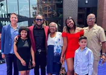 Vladimir Guerrero y su madre Altagracia Alvino mantienen tradición