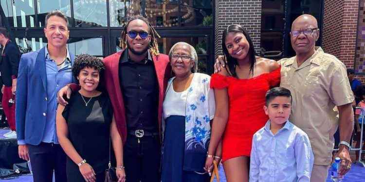 Vladimir Guerrero y su madre Altagracia Alvino mantienen tradición