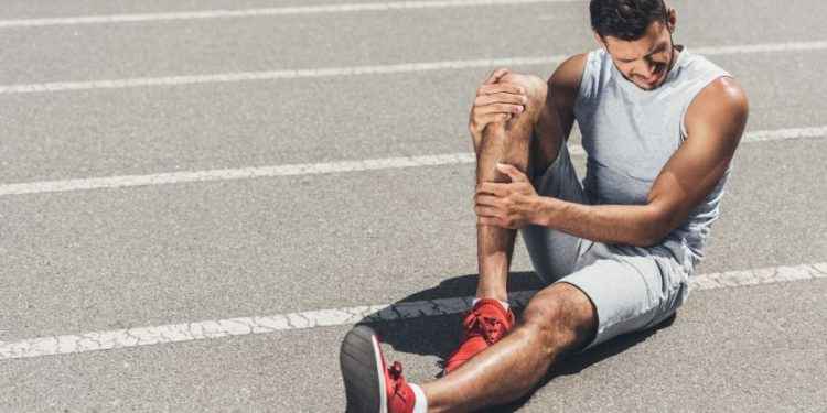 ¿Te duelen las piernas al correr? Esto es lo que puedes hacer