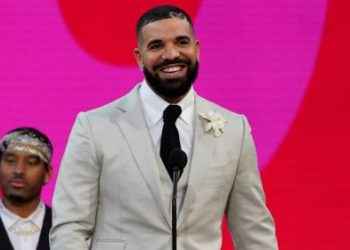 Drake alquila el estadio de los Dodgers para una cena romántica con una modelo