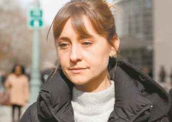 Allison Mack, actriz de «Smallville», es condenada a tres años por ser parte de secta sexual