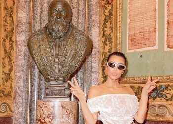 El particular look de Kim Kardashian para visitar el Vaticano que causó revuelo en las redes sociales