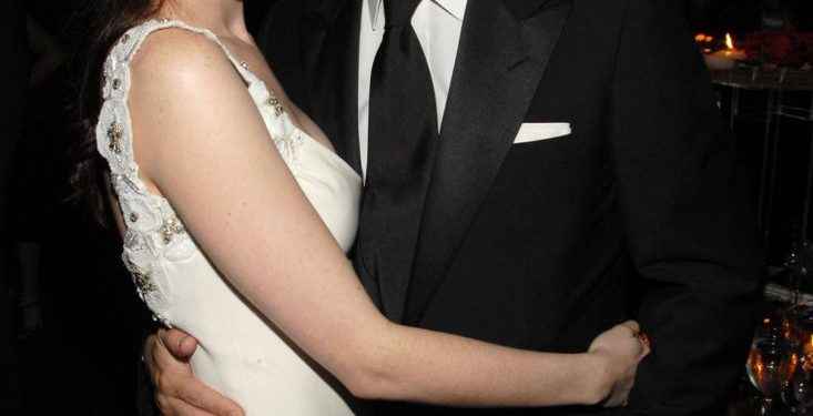 El ex novio de Anne Hathaway reveló detalles de su pasado con la actriz: del amor a una condena por un fraude millonario