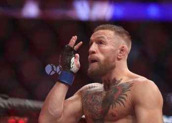 Conor McGregor recibió su exclusivo “auto-yate” de Lamborghini y lo presumió con una foto que es furor en redes sociales