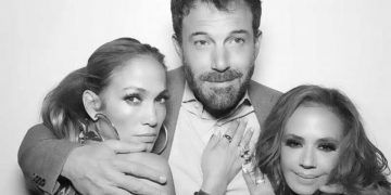 Jennifer López y Ben Affleck protagonizan su primera foto pública posando juntos