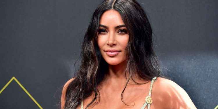 Soltera y feliz: Kim Kardashian despampanante en bikini a sus 40 años