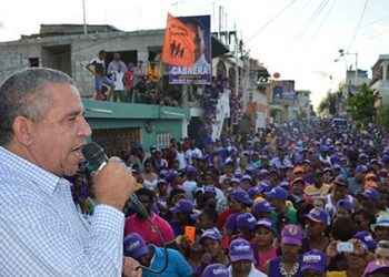 Regidor revela Danilo pagaba basura de Santo Domingo Este a empresas deficientes