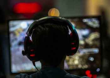 China limitará a tres horas semanales los videojuegos en línea para menores