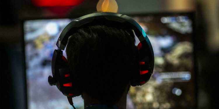 China limitará a tres horas semanales los videojuegos en línea para menores